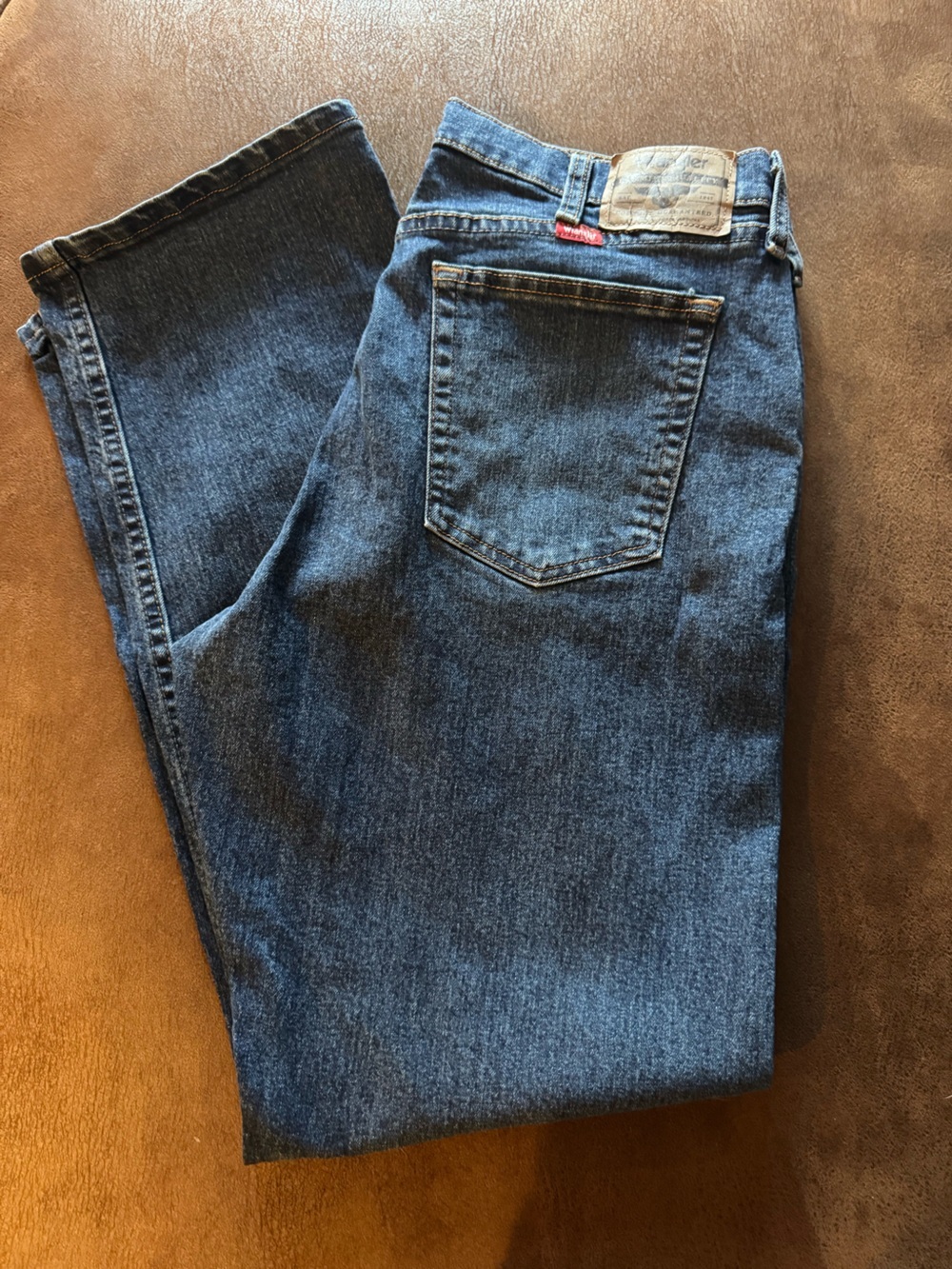 Wrangler Men's Relaxed Fit Blue Denim Jeans 34 x 32 Like New!